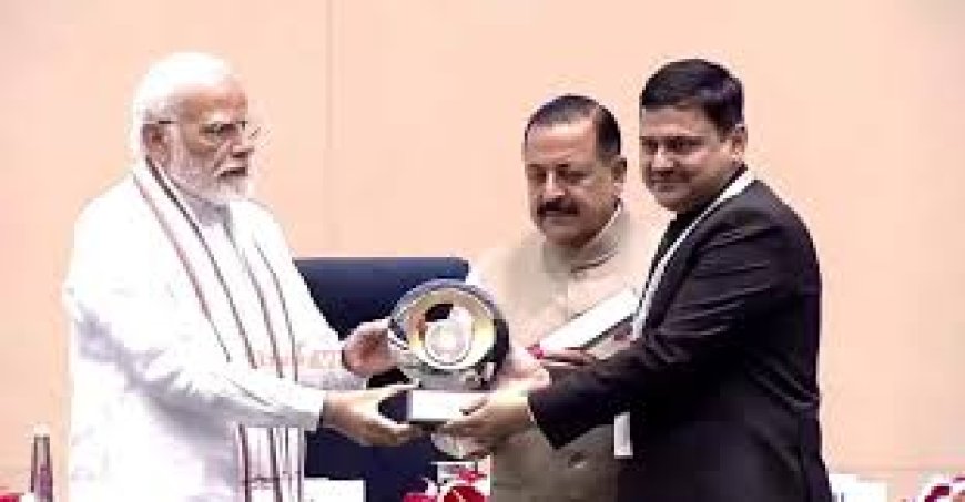 IAS Transfer in UP: योगी सरकार ने किया बड़ा प्रशासनिक फेरबदल, वाराणसी और लखनऊ समेत 33 आईएएस अफसरों का तबादला