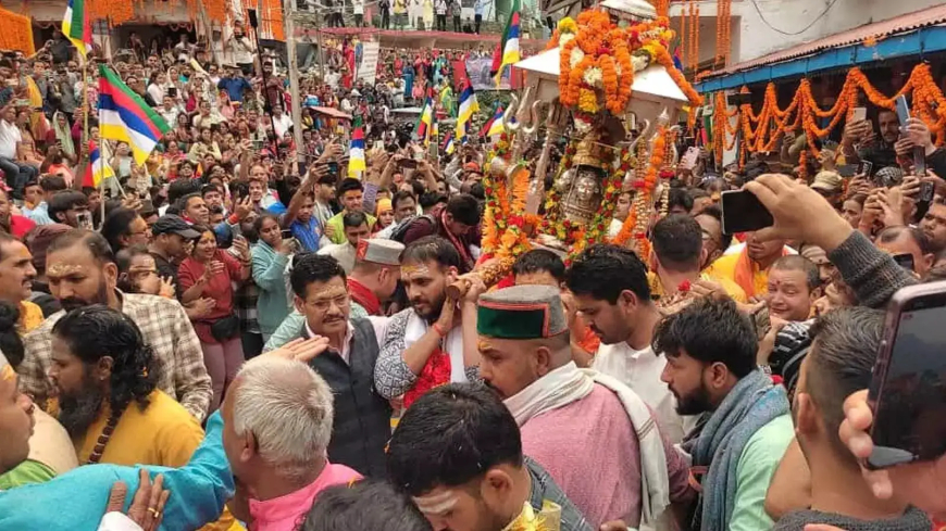 हर-हर महादेव के जयघोष से गूंज उठा केदारनाथ, कपाट खुलते ही उमड़ा श्रद्धा का सैलाब