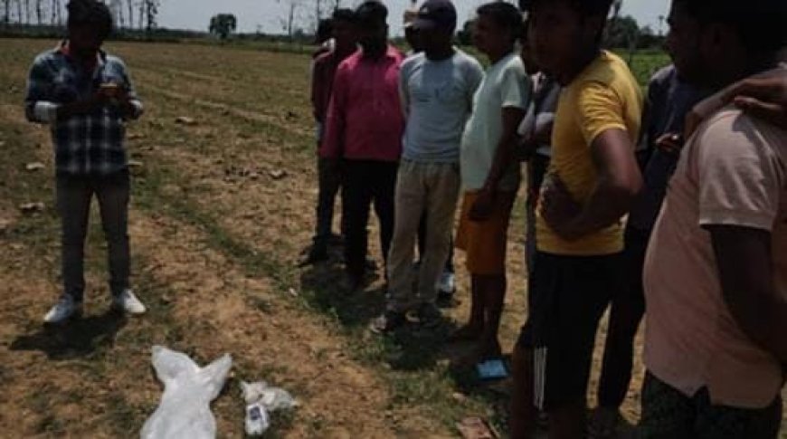 Mahrajganj: खेत में मिला संदिग्ध इलेक्ट्रॉनिक उपकरण, पुलिस और जांच एजेंसियों ने किया कब्जे में