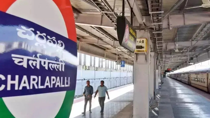 4 साल में बना, 4 महीने पहले PM मोदी ने किया उद्घाटन! आंधी में गिरी चेरलापल्ली रेलवे स्टेशन की छत, उठ रहे सवाल!