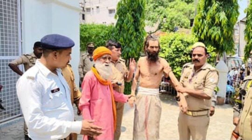 वाराणसी में विदेशी पर्यटक का हाई वोल्टेज ड्रामा, चर्च के ऊपर चढ़ा; फायर टीम व पुलिस की मदद से उतारा गया