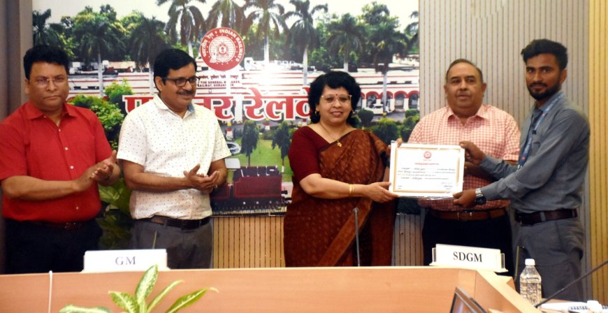 वाराणसी मंडल के कर्मचारियों को ‘मैन ऑफ द मंथ’ सम्मान