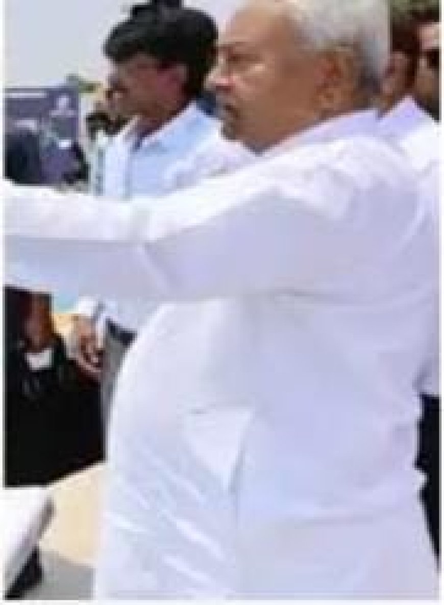 नीतीश कुमार के कार्यक्रम में गिर पड़े जेडीयू सांसद अजय मंडल, अस्पताल में भर्ती