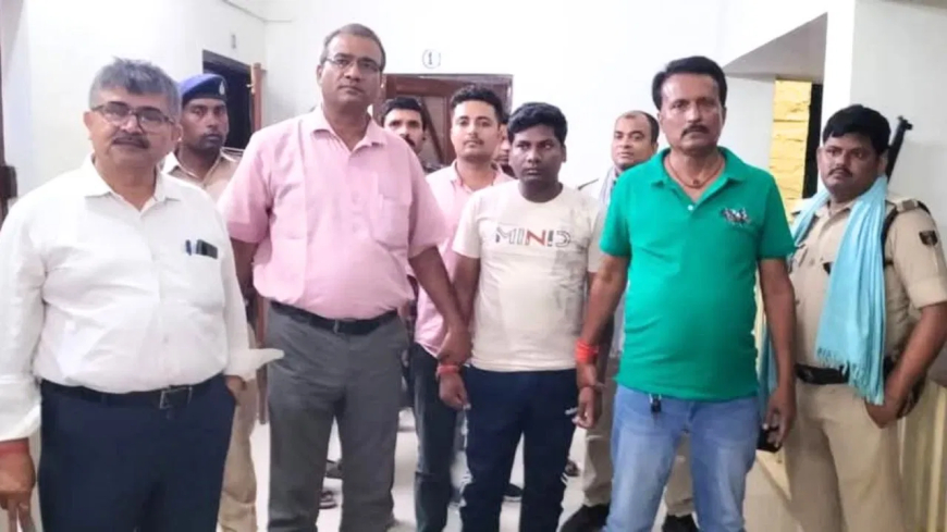 हाथ से धोते-धोते थक गए दारोगा साहब, निकाला ऐसा जुगाड़ कि… खतरे में पड़ गई नौकरी