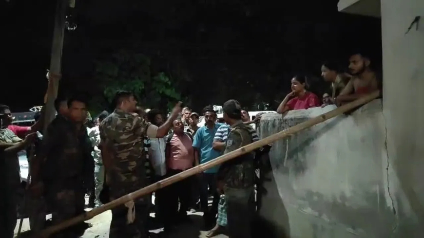 दुमका में तलवार से महिला की सिर काटकर निर्मम हत्या, आरोपी ने किया आत्मसमर्पण