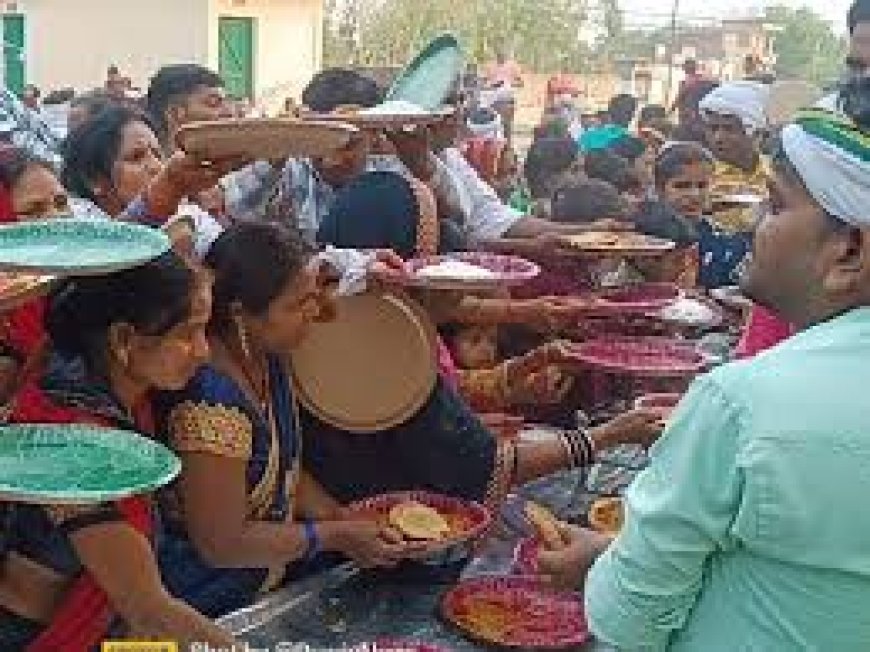 हरहुआ सामूहिक विवाह: मंत्री-विधायक देखते रहे, भोजन के लिए मची लूट, दूल्हा-दुल्हन भी भूखे!