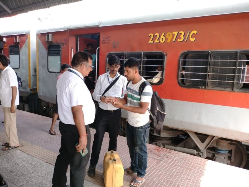 डीडीयू मंडल में टिकट चोरों की खैर नहीं! मेगा ड्राइव में 1695 पकड़े गए, 9 लाख से ज्यादा जुर्माना वसूला