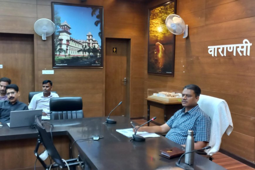वाराणसी: परियोजनाओं में देरी बर्दाश्त नहीं, मंडलायुक्त एस राजलिंगम का सख्त निर्देश