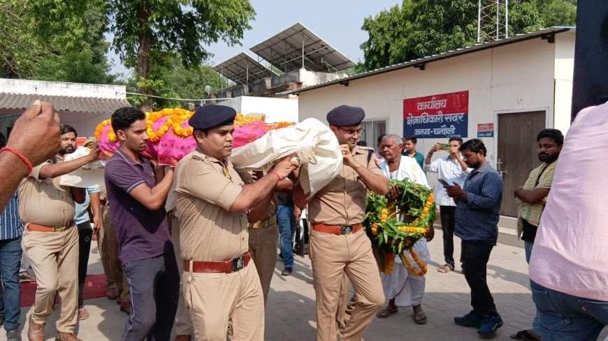 चंदौली पुलिस लाइन में शहीद दुर्गेश कुमार सिंह को नम आंखों से श्रद्धांजलि