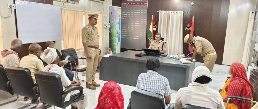 पुलिस अधीक्षक चंदौली ने जनता दर्शन में सुनीं फरियादियों की समस्याएं, त्वरित निस्तारण के दिए निर्देश