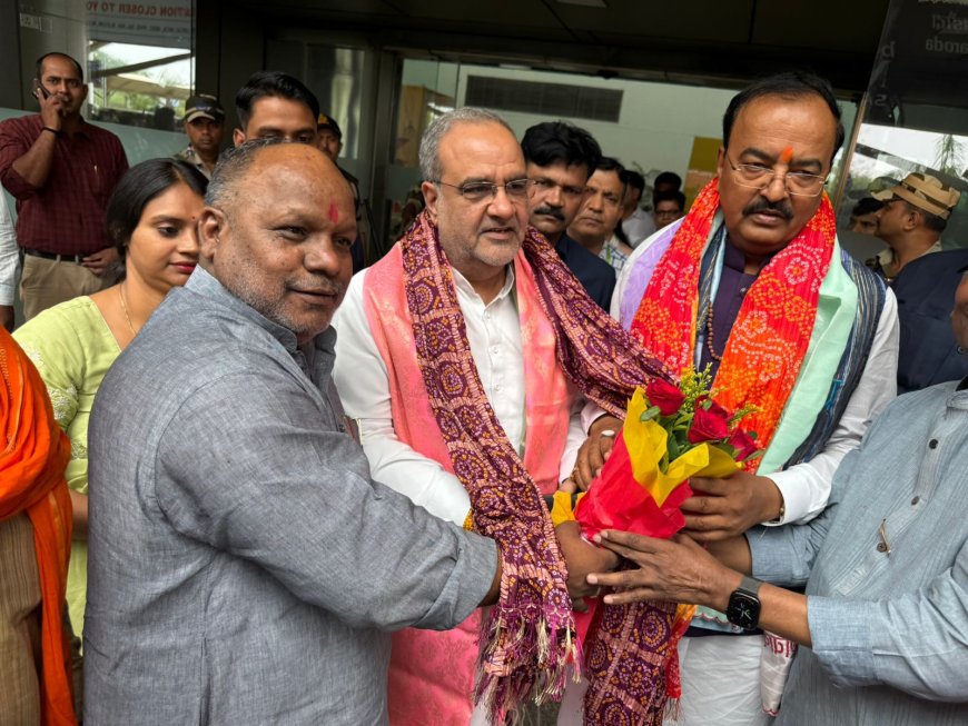 वाराणसी: तिरंगा यात्रा के लिए काशी पहुंचे उपमुख्यमंत्री केशव मौर्य और भाजपा प्रदेश अध्यक्ष भूपेंद्र चौधरी