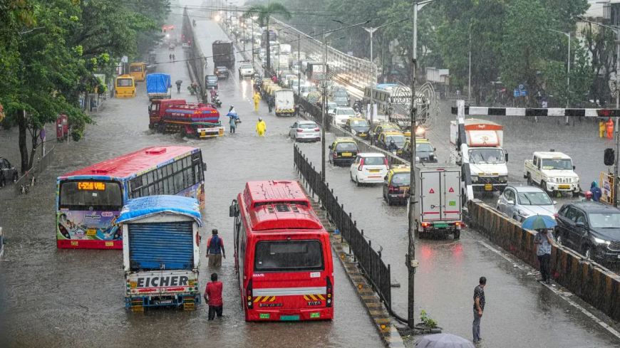 Mumbai News : मुंबई पानी-पानी: समय से पहले मानसून ने तोड़ा 107 साल का रिकॉर्ड, जनजीवन अस्त-व्यस्त