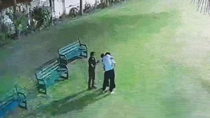 UP News : मामूली पार्किंग विवाद ने लिया खूनी रूप, युवक ने अपार्टमेंट सचिव की नाक दांतों से काटी