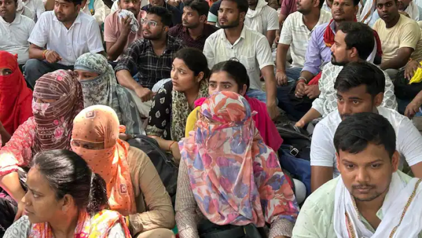 Prayagraj Students Protest : प्रयागराज में अभ्यर्थियों का धरना जारी, विज्ञापन हटाए जाने से आक्रोश