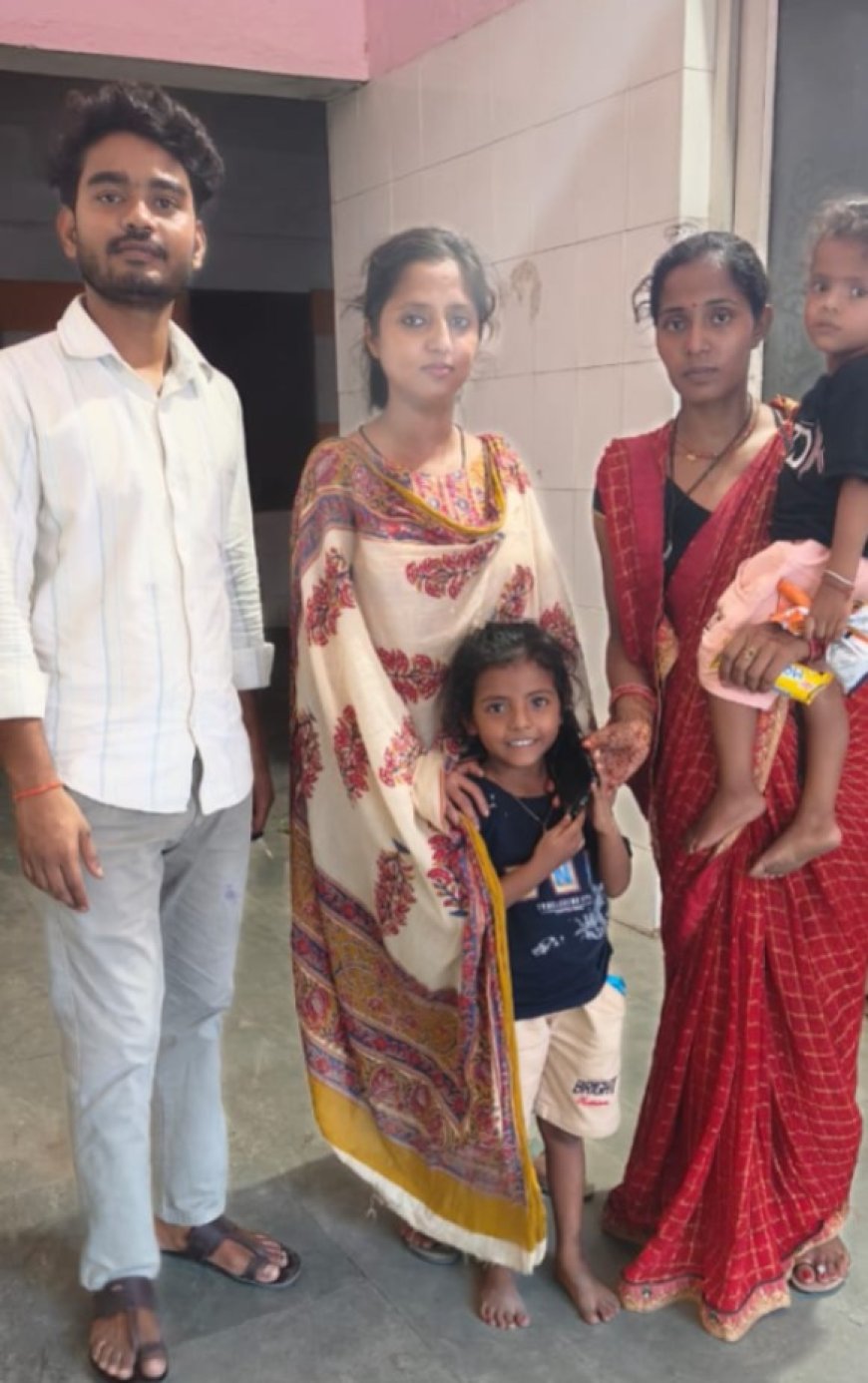 ऑपरेशन नन्हे फरिश्ते: बलिया स्टेशन पर RPF ने लावारिस बच्ची को परिवार से मिलाया