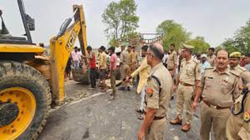 chitrakoot News : चित्रकूट में भीषण सड़क हादसा: डीसीएम और पिकअप की टक्कर में पांच की मौत, छह घायल