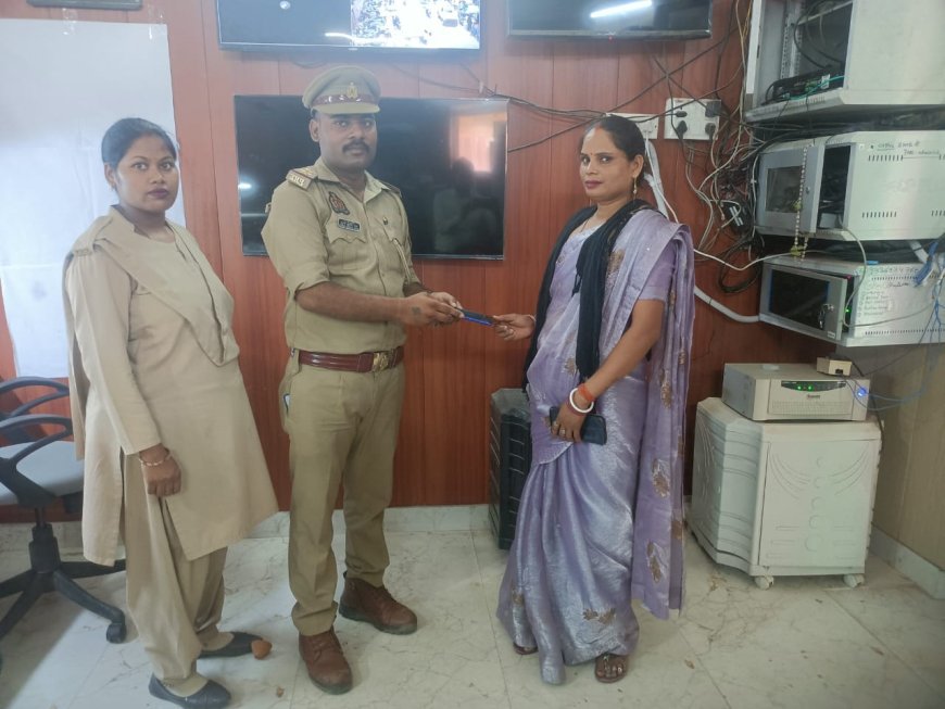 वाराणसी पुलिस का सराहनीय कार्य: गुम हुआ Redmi 9A मोबाइल बरामद, मालिक को सौंपा
