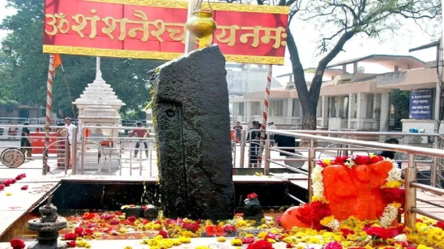 शनि शिंगणापुर मंदिर ट्रस्ट ने 114 मुस्लिम सहित 167 कर्मचारियों को किया बर्खास्त: हिंदू संगठनों के दबाव और अनियमितताओं के आरोप