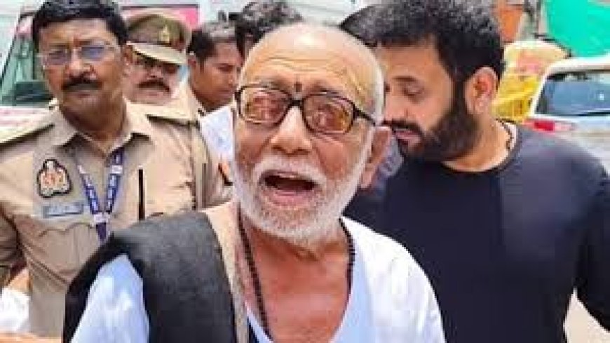काशी पहुंचे संत मोरारी बापू: बाबा विश्वनाथ धाम में दर्शन कर हुए अभिभूत, बोले यह सनातन आस्था का विराट स्वरूप है