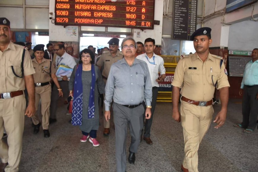 रेलवे बोर्ड के अध्यक्ष और सीईओ सतीश कुमार ने गोरखपुर-छपरा रेल खंड का किया निरीक्षण, अमृत भारत स्टेशनों का जायजा लिया
