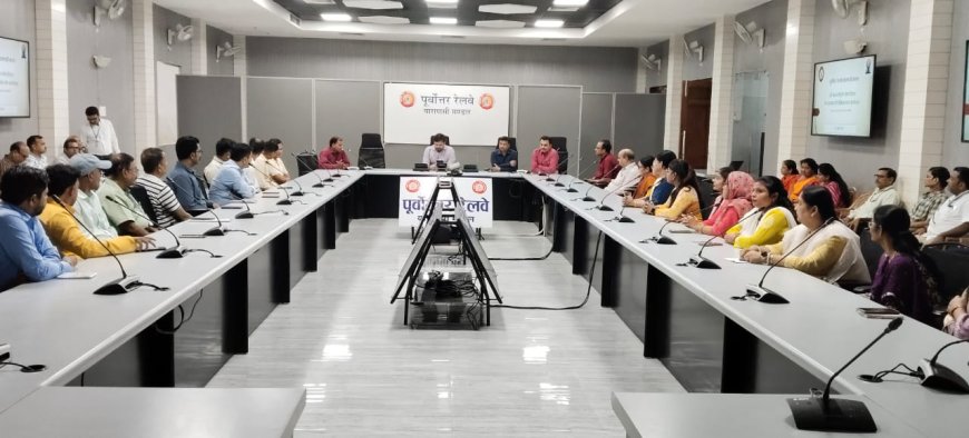 वाराणसी: अंतर्राष्ट्रीय योग दिवस से पहले मंडल रेल प्रबंधक कार्यालय में योग जागरूकता सेमिनार का आयोजन