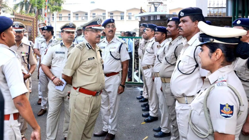 ओडिशा में दलित युवकों से बर्बरता: पशु तस्कर समझकर पीटा, सिर मुंडवाकर नाले का पानी पिलाया