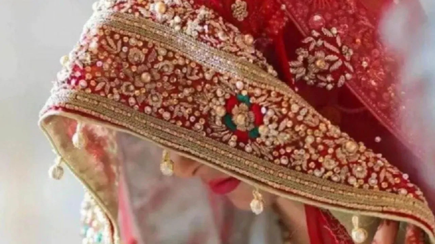 छत्तीसगढ़: शादी के 20 दिन बाद पति के सामने से दुल्हन को भगा ले गया आशिक
