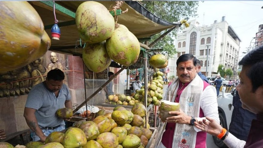 Varanasi News : वाराणसी में मध्य प्रदेश के सीएम मोहन यादव ने किया बाबा विश्वनाथ का जलाभिषेक, सड़क पर पीया नारियल पानी