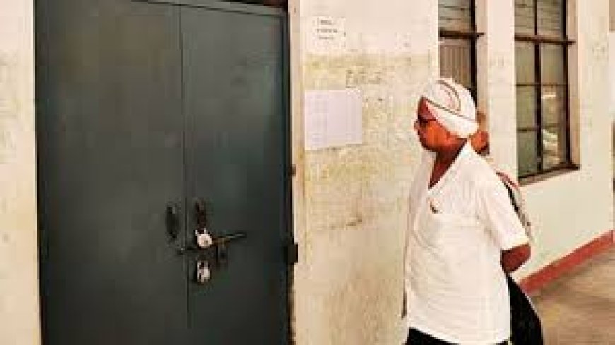 UP News : दो दिनों से बंद तहसीलदार न्यायालय, वादकारी परेशान; पेशकार के तबादले को बताया जा रहा वजह