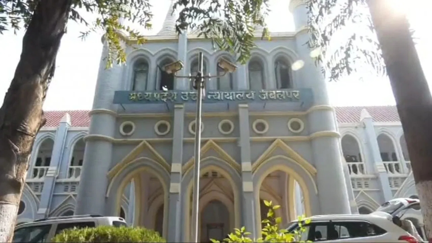 नाबालिग से दुराचार मामले में अनोखी सज़ा: MP हाई कोर्ट ने थाना प्रभारी को 1000 फलदार पौधे लगाने का दिया आदेश