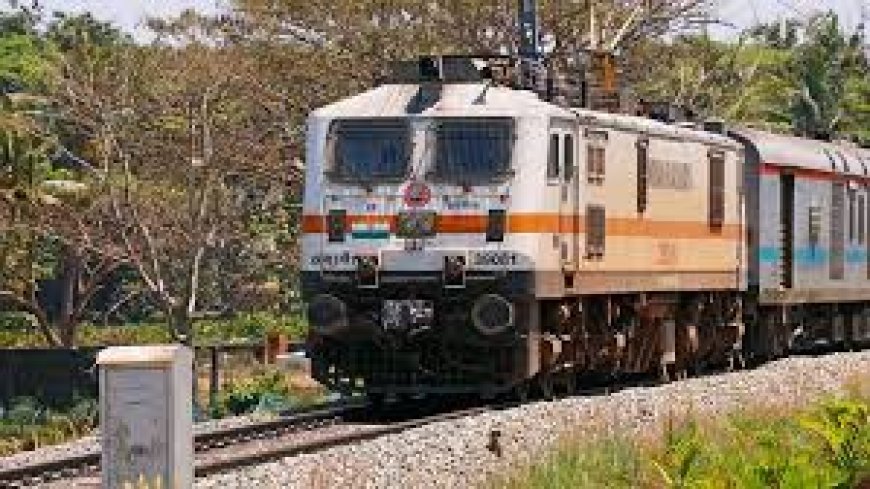 वाराणसी: पूर्वोत्तर रेलवे पर RPF की ताबड़तोड़ कार्रवाई, चोर-तस्कर पकड़े, यात्रियों का सामान भी लौटाया