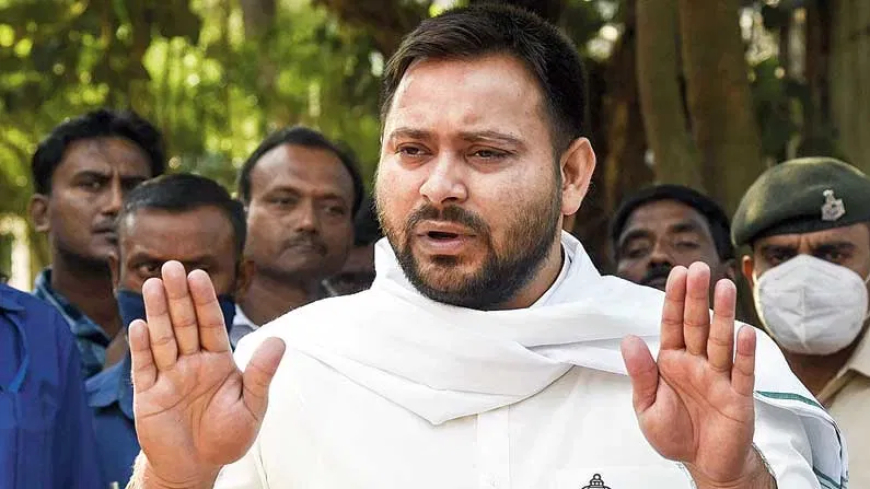 पटना में तेजस्वी यादव के कार्यक्रम के बाद बेकाबू हुई भीड़, बापू सभागार का शीशा टूटा; BJP बोली- 'जंगलराज-2 की आहट'
