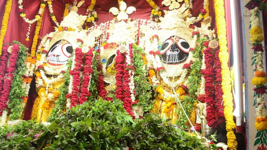 Rathyatra 2025 : वाराणसी में भगवान जगन्नाथ का 'मनफेर' निकला, इंद्र देव ने किया स्वागत; उमड़ा भक्तों का रेला