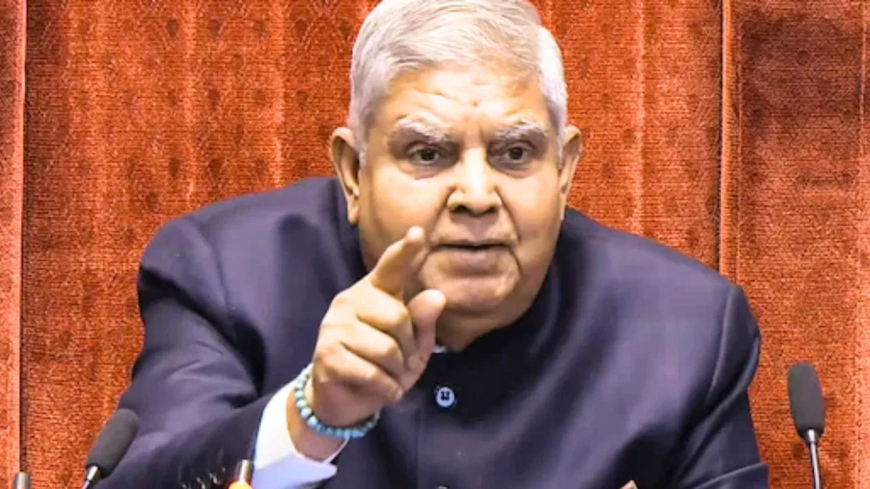 उपराष्ट्रपति धनखड़ का आपातकाल पर हमला: 'संविधान की प्रस्तावना में जोड़े गए शब्द नासूर'