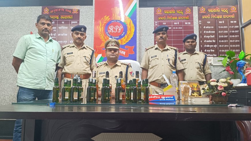 वाराणसी स्टेशन पर RPF ने लावारिस हालत में 26 बोतल अवैध अंग्रेजी शराब पकड़ी