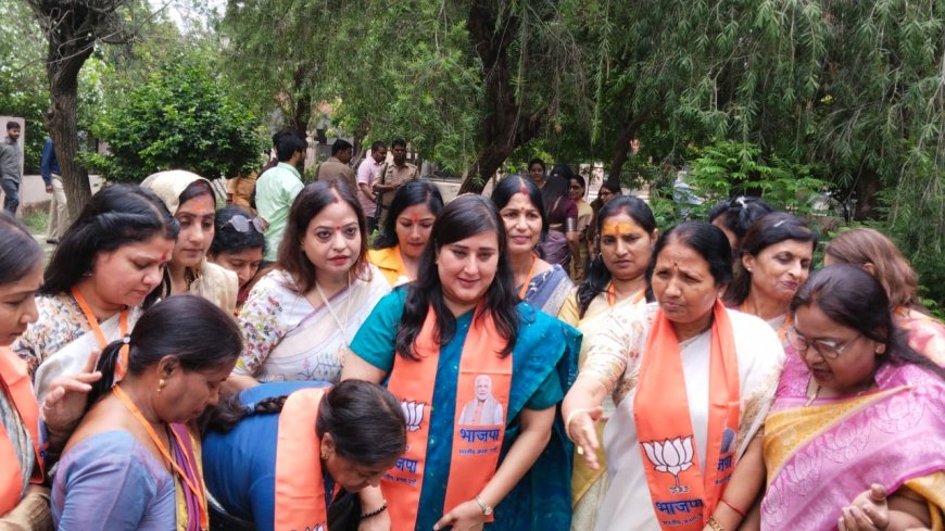 वाराणसी में मॉक पार्लियामेंट कार्यक्रम: बांसुरी स्वराज और गीता शाक्य करेंगी शिरकत