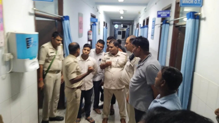 रांची में अवैध बालू लदे ट्रक ने पुलिस गाड़ी को रौंदा, थानेदार और कांस्टेबल गंभीर रूप से घायल