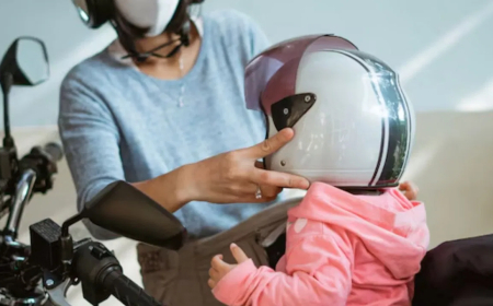 कर्नाटक 9 महीने के बच्चे को हेलमेट: हाई कोर्ट का सख्त आदेश, 9 महीने से 4 साल तक के बच्चों को भी पहनना होगा हेलमेट, ट्रैफिक पुलिस ने शुरू की कार्रवाई