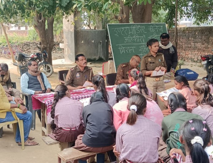 मिशन शक्ति 5.0: चंदौली के सभी थानों में विशेष अभियान का आयोजन, महिलाओं और बालिकाओं को किया गया जागरूक; सशक्तिकरण और सुरक्षा पर जोर