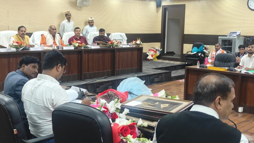 विधान परिषद की नियम पुनरीक्षण समिति की उच्चस्तरीय बैठक संपन्न: कार्यप्रणाली में पारदर्शिता और चंदौली में प्रशासनिक सुधार पर फोकस