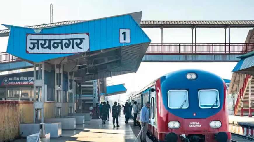 भारत से विदेश जाने वाली ट्रेनें: इन 7 रेलवे स्टेशनों से मिलती हैं डायरेक्ट ट्रेनें, जानें किस देश की कर सकते हैं यात्रा, 2 रूट्स पर लगी है पाबंदी