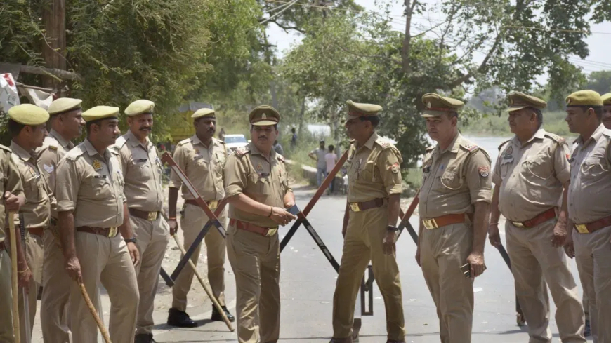 बिजनौर कबाड़ी नाबालिग छेड़छाड़: घर में अकेली थी किशोरी, जबरन घुस आया कबाड़ी और करने लगा अश्लील हरकतें; CCTV फुटेज के आधार पर FIR दर्ज