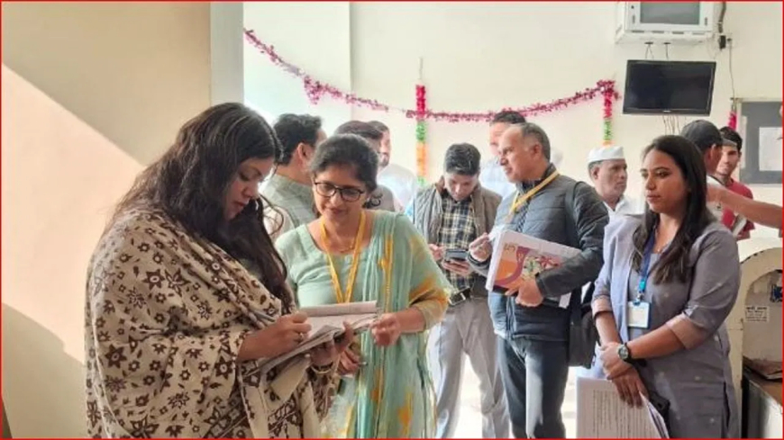 ग्रेटर नोएडा BLO पर FIR: DM मेधा रूपम की बड़ी कार्रवाई, SIR कार्य में लापरवाही पर 60 BLO और 7 सुपरवाइजरों पर केस दर्ज