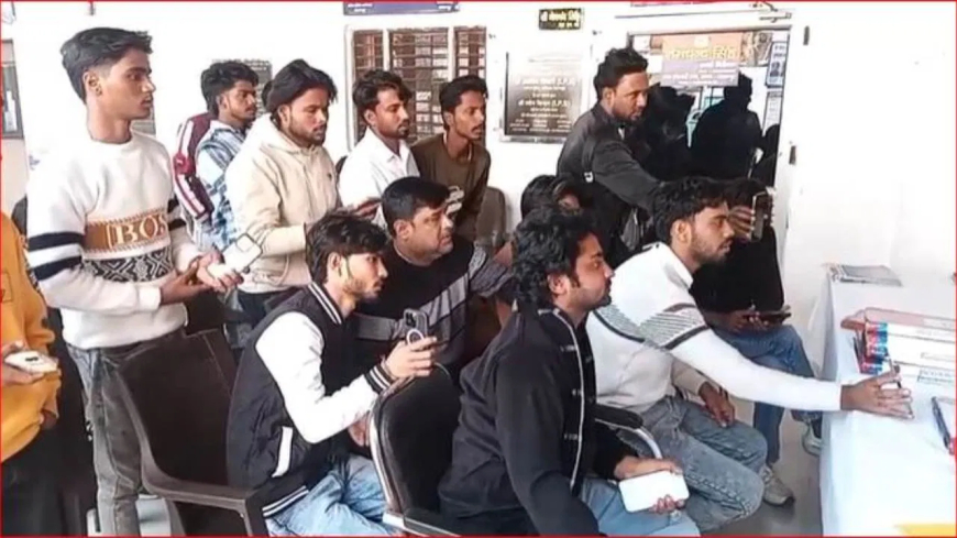 सहारनपुर आईफोन रीसेट फ्रॉड: फाइनेंस पर खरीदे दर्जनों iPhone खुद 'नमस्ते' कहकर हुए बंद, सारा डेटा उड़ा; गीतांजलि मोबाइल शॉप का मालिक फरार