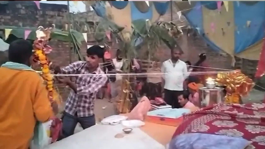 लखीमपुर पेड़ और कुएं की शादी: बैंड-DJ, बारात और भोज… इमली के पेड़ को दुल्हन और कुएं को दूल्हा बनाकर ग्रामीणों ने की अनोखी शादी