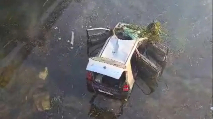 लखीमपुर शारदा नहर हादसा: शादी के बाद मातम! ढखेरवा हाईवे पर शारदा नहर में गिरी कार, गेट लॉक होने से 5 लोगों की दर्दनाक मौत
