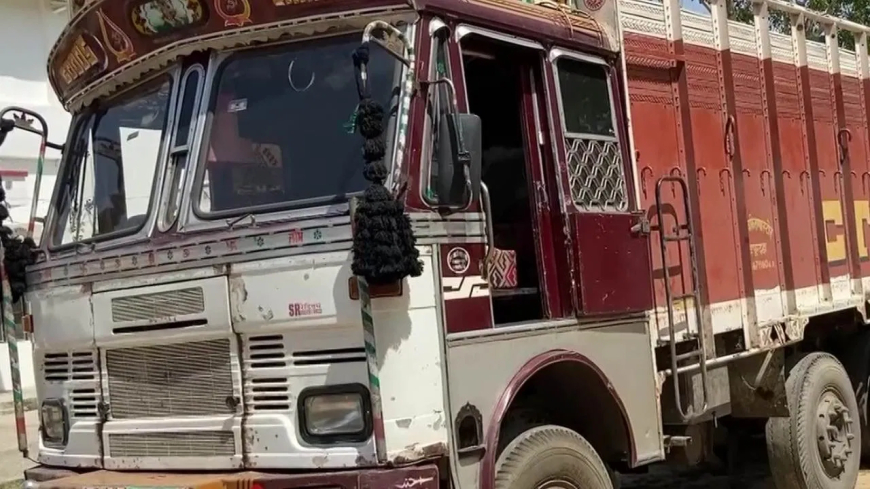 भोपाल अवैध शराब ट्रक जब्त: ‘सर, ट्रक में तो प्लास्टिक दाना है…’ झूठ बोलकर भागने की फिराक में था ड्राइवर, तलाशी में ₹1.20 करोड़ की अवैध शराब मिली