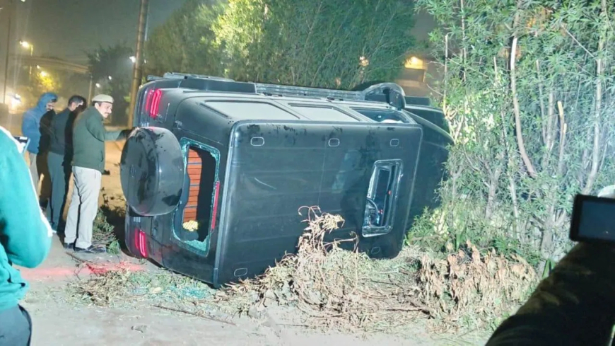 दिल्ली मर्सिडीज कार हादसा: वसंत कुंज में तेज रफ्तार मर्सिडीज का कहर, 3 लोगों को मारी टक्कर; उत्तराखंड के 23 साल के युवक की मौत