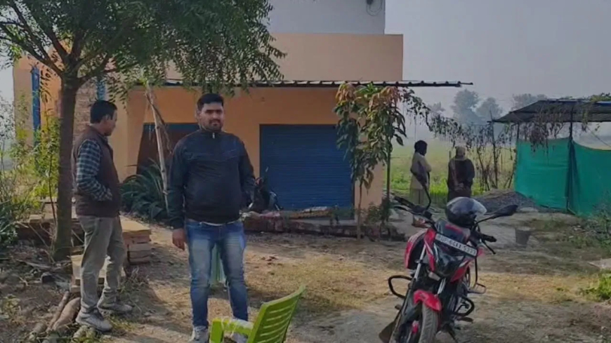 सोनभद्र मां बेटी ने बदमाश को भगाया: आधी रात घर में घुस आया बदमाश, मां-बेटी ने दिखाई बहादुरी; एक घंटे तक संघर्ष कर भागने पर किया मजबूर