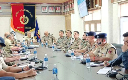 जम्मू-कश्मीर: डीआईजी जावेद इकबाल मट्टू ने की अनंतनाग में अपराध एवं सुरक्षा की समीक्षा, सतर्क रहने का निर्देश